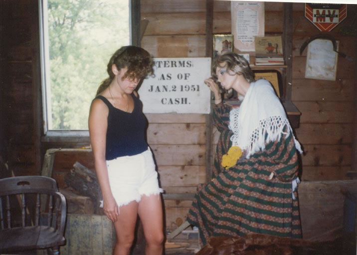 https://www.dundeemill.org/pictures/1990-1995/12 1993inside_mill.jpg
